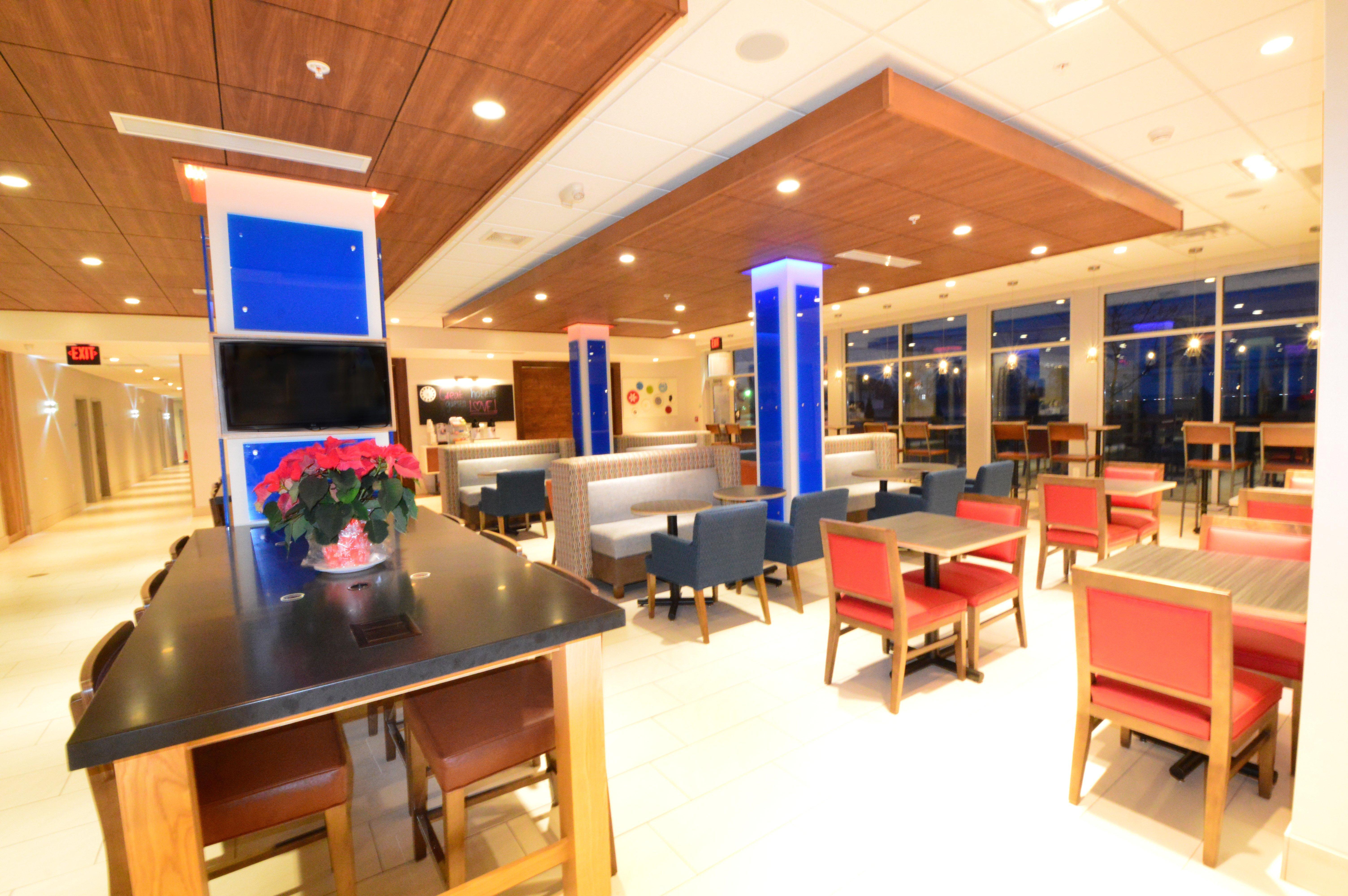 Holiday Inn Express & Suites Toledo West By Ihg Exterior photo